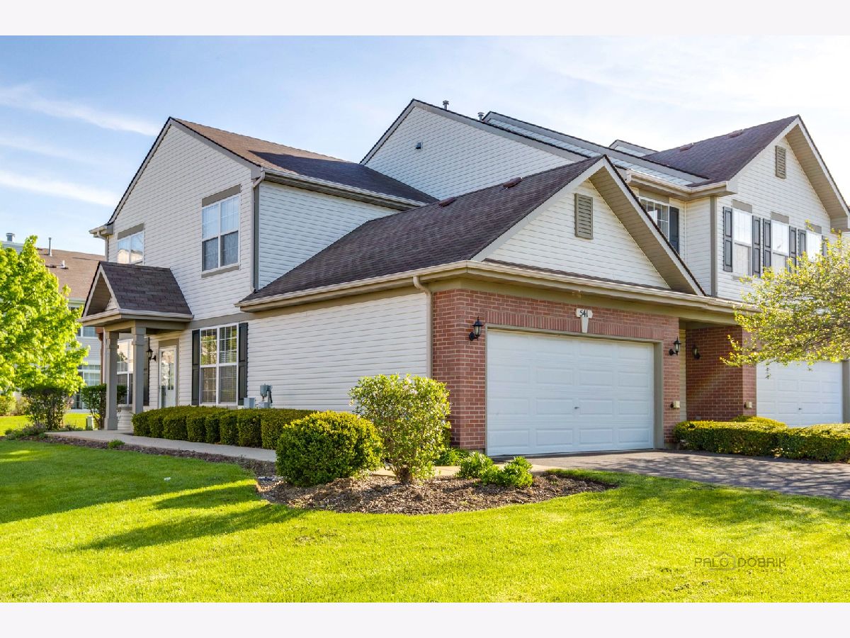 Townhomes Sold Fairfield Lakes Round Lake Illinois, 541 Fox