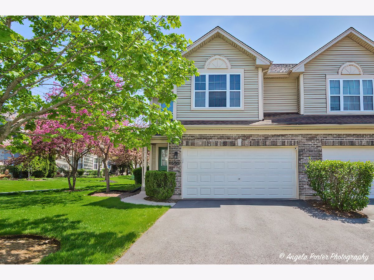 Townhomes & Homes Sold Countryfield Townes Elgin Illinois, 695 Countryfield