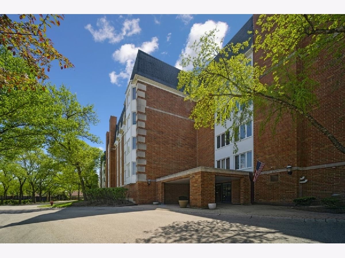 Cambridge On The Lake Buffalo Grove IL, Condominiums For Sale & For