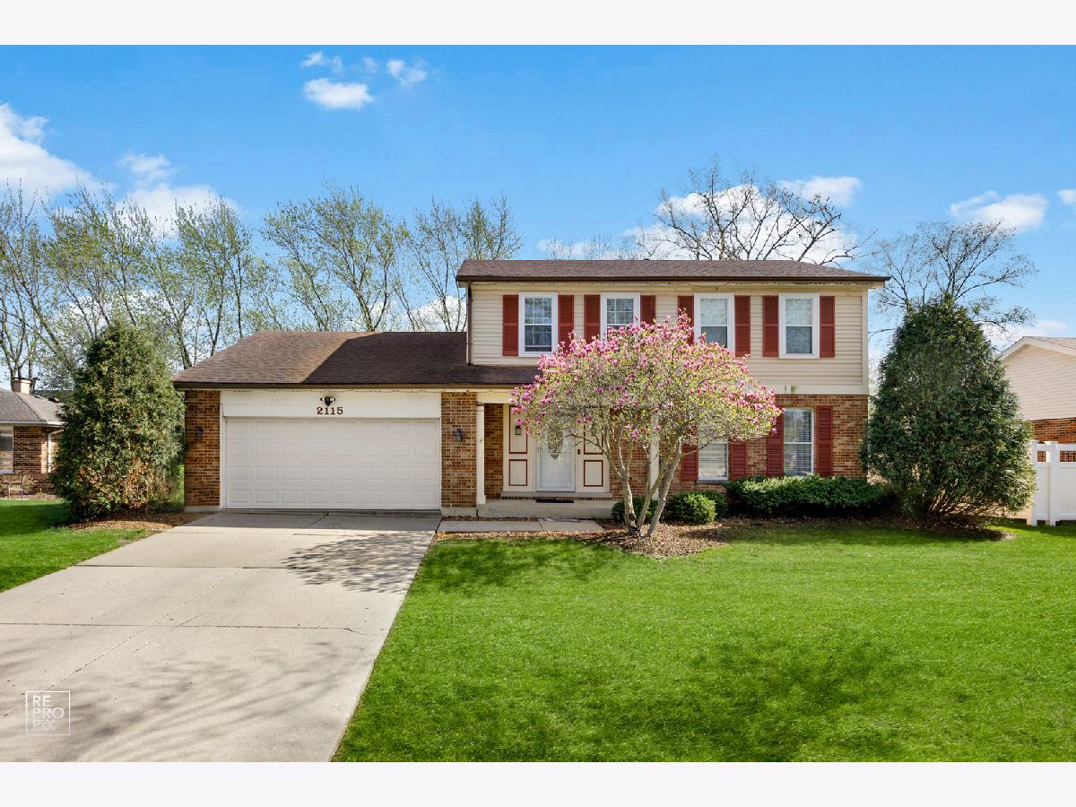 Homes Sold Farmingdale Ridge Darien Illinois, 2115 Green Valley