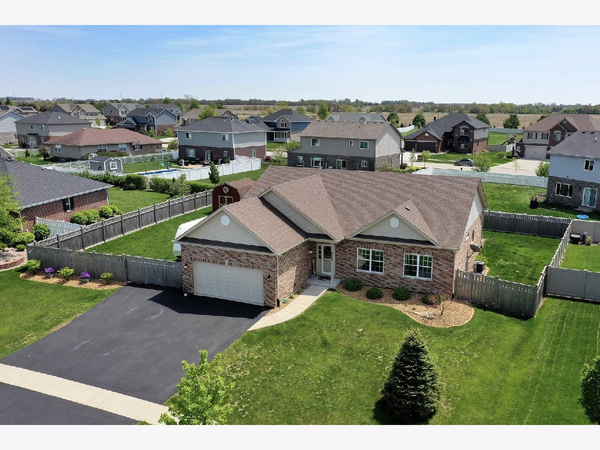Townhomes & Condos & Homes Sold Nantucket Lakes New Lenox Illinois, 862 Stacey