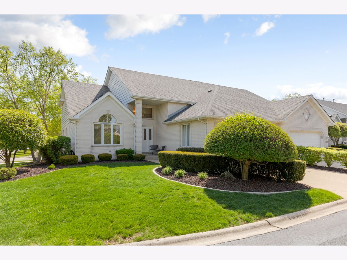 Townhomes Sold Hummingbird Hill Orland Park Illinois, 16307 Bob White