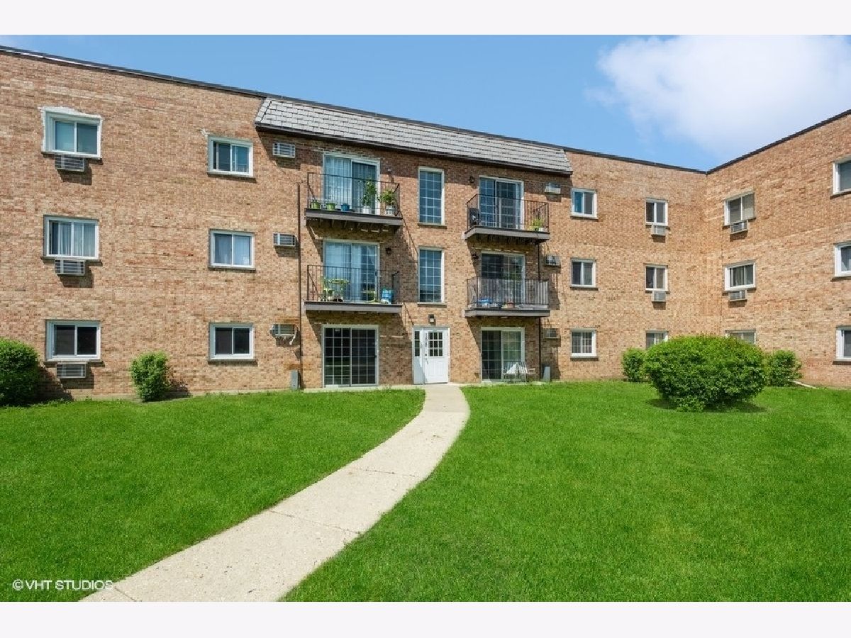 Condominiums Sold Carolshire Carol Stream Illinois, 155 Elk Trail
