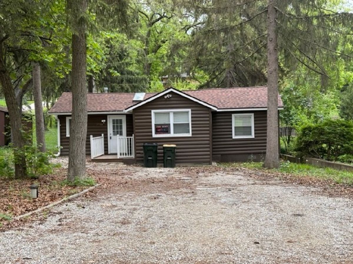  Rented Spring Grove Illinois, 27708 Rowe