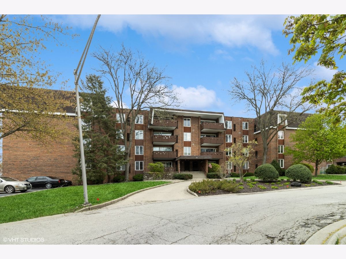 Condominiums Sold Park Royal Wood Dale Illinois, 121 Spruce