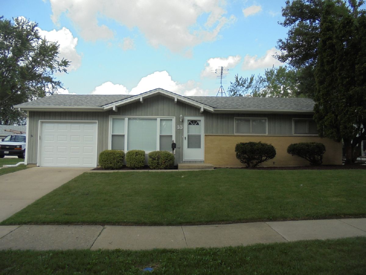 Homes Rented Glenbrook Streamwood Illinois, 18 Green Meadows