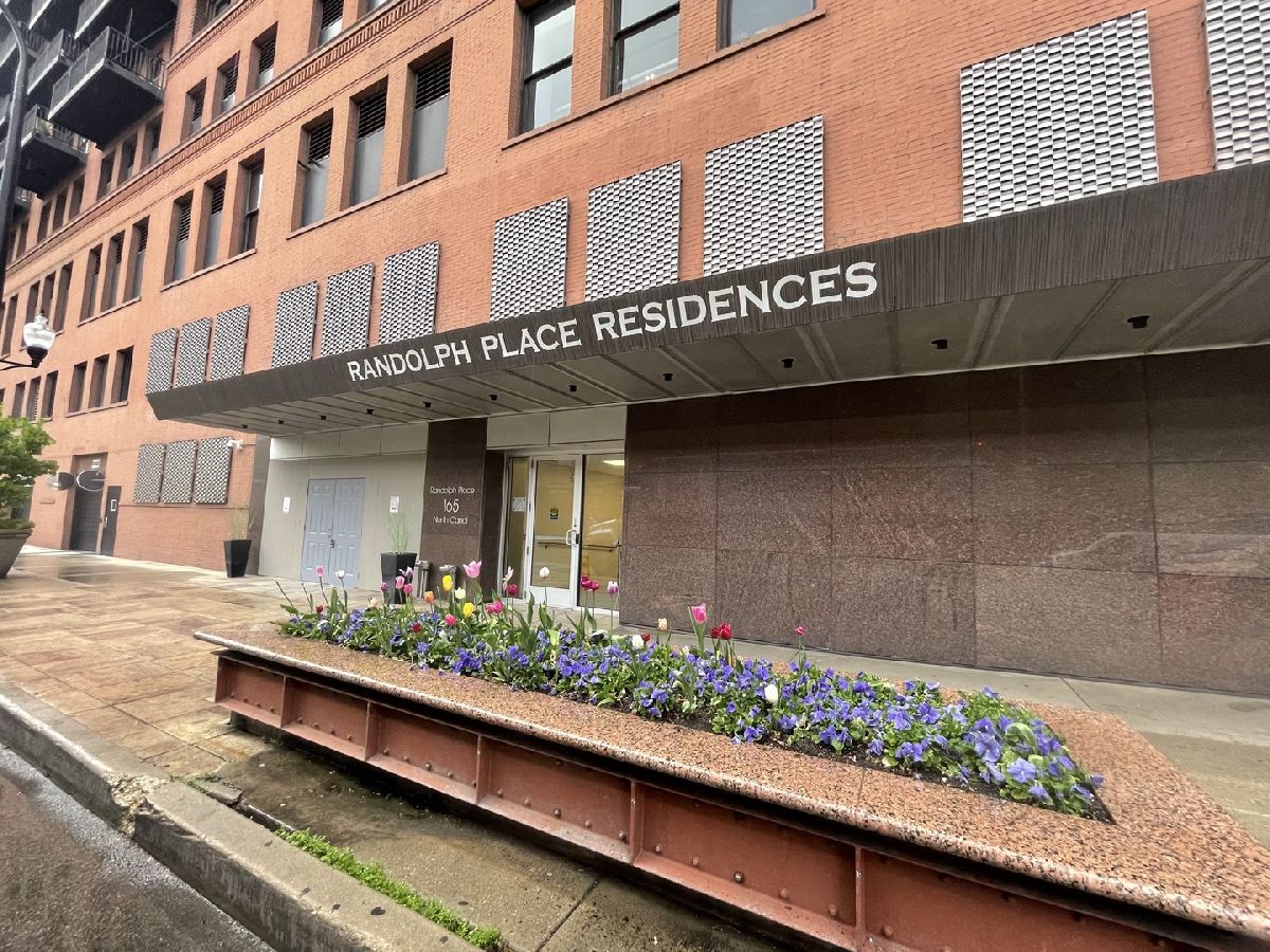 Condominiums Rented Randolph Place Chicago Illinois, 165 Canal