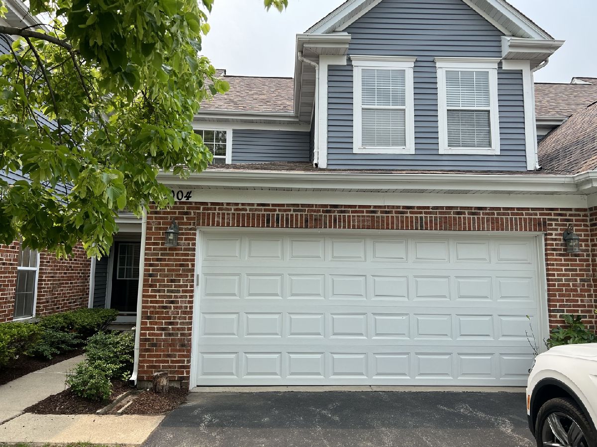 Townhomes & Condos & Homes Rented Lake Arlington Arlington Heights Illinois, 2004 Silver Lake