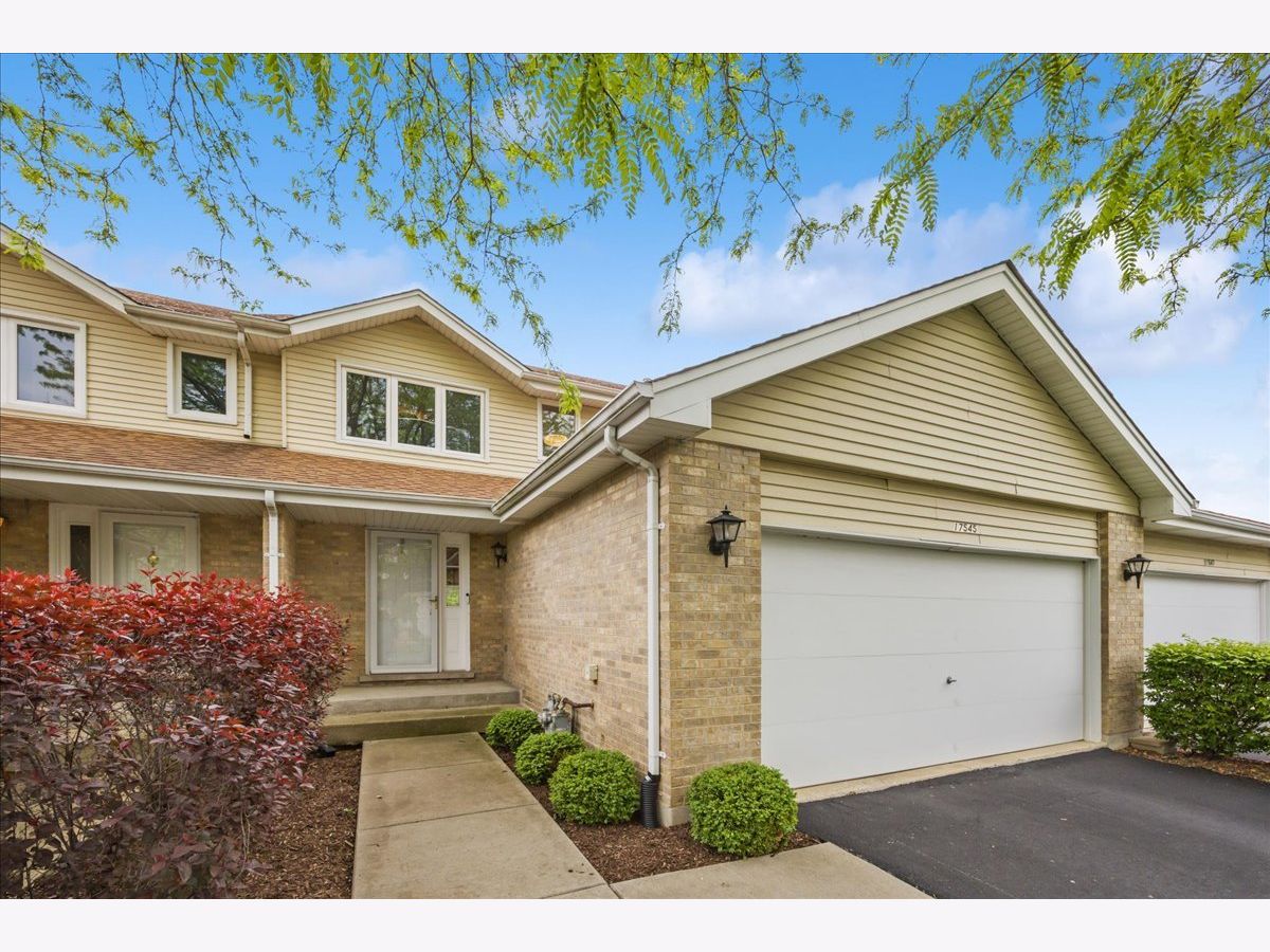 Townhomes & Homes Sold Pheasant Chase West Tinley Park Illinois, 17545 Quail