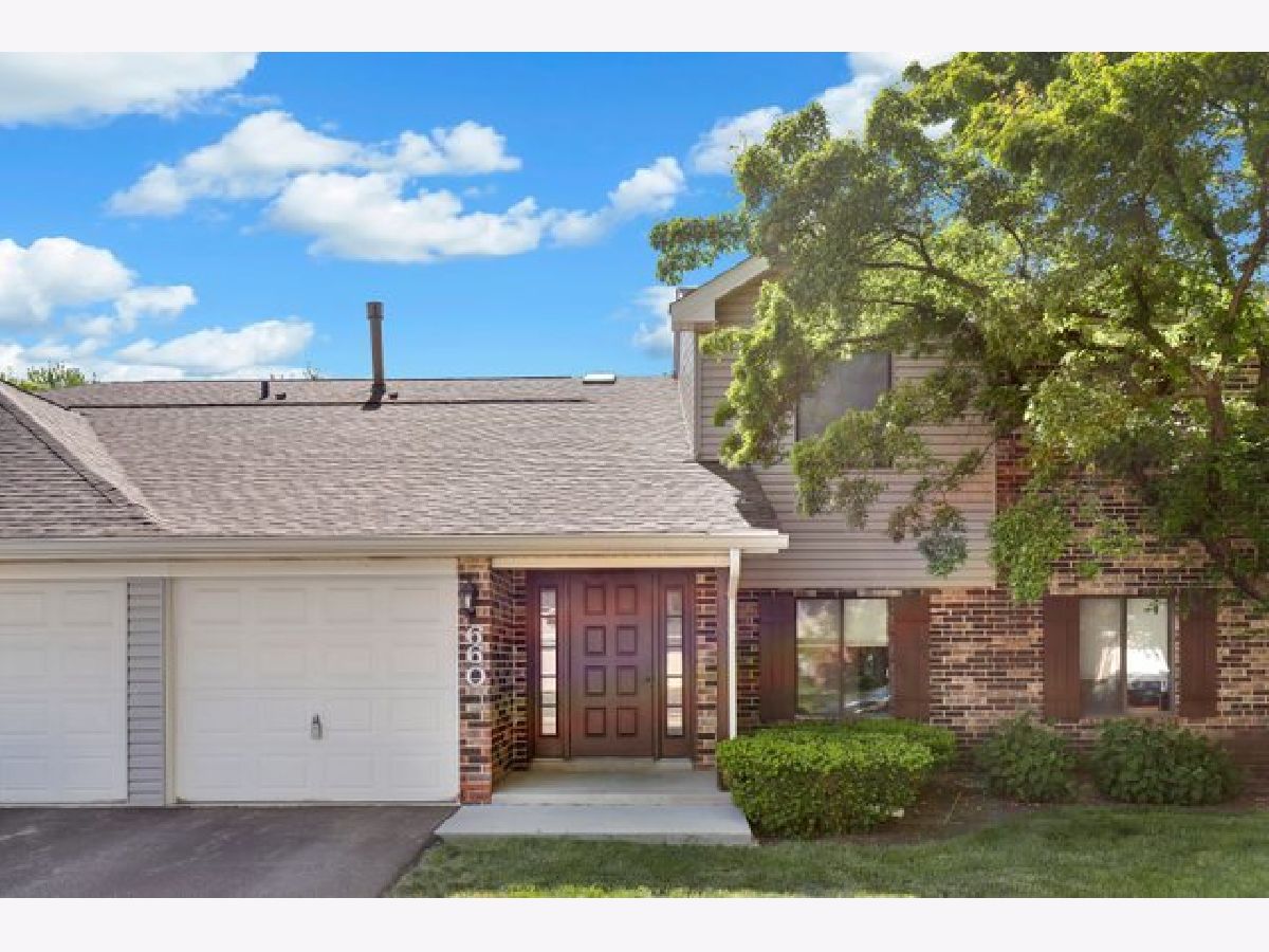 Condominiums Sold Cross Creek Roselle Illinois, 660 Cross Creek