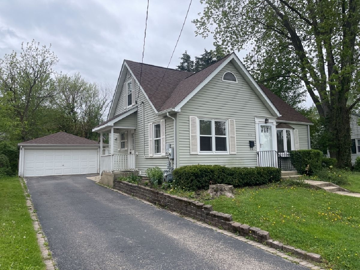 Homes Rented Hobarts Woodstock Illinois, 326 Schryver