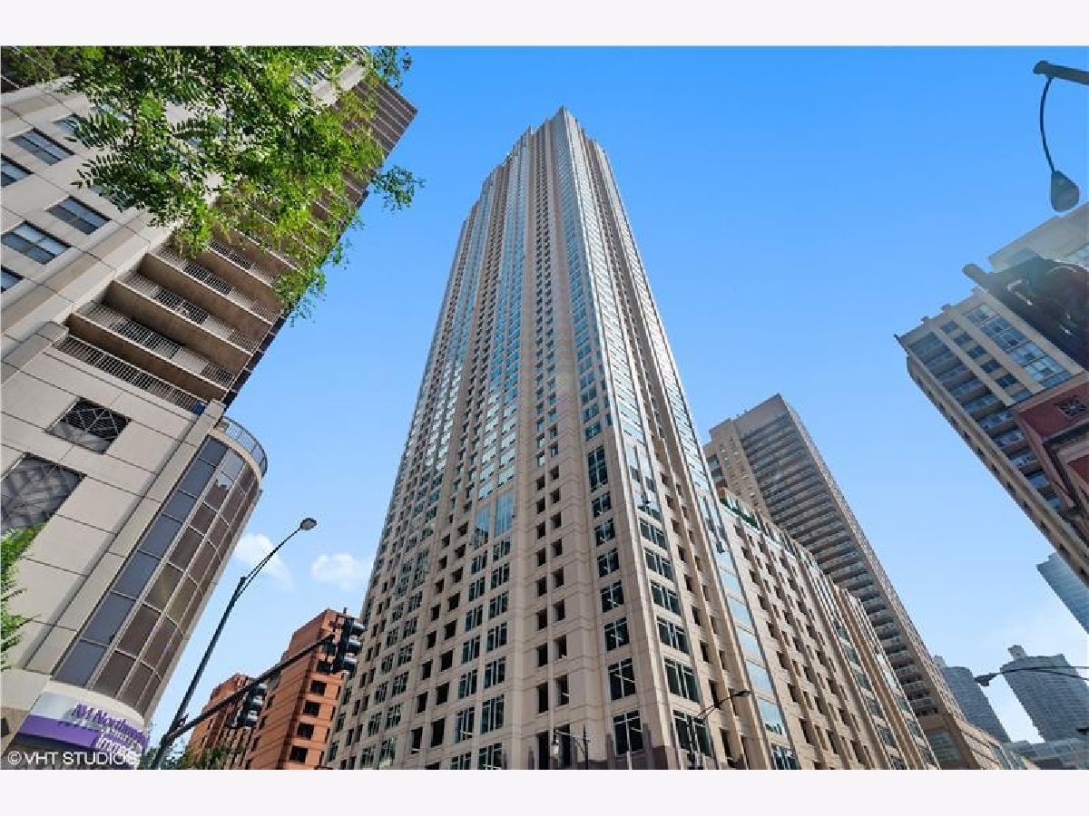 Condos & Townhomes Rented Millenium Centre Chicago Illinois, 33 Ontario