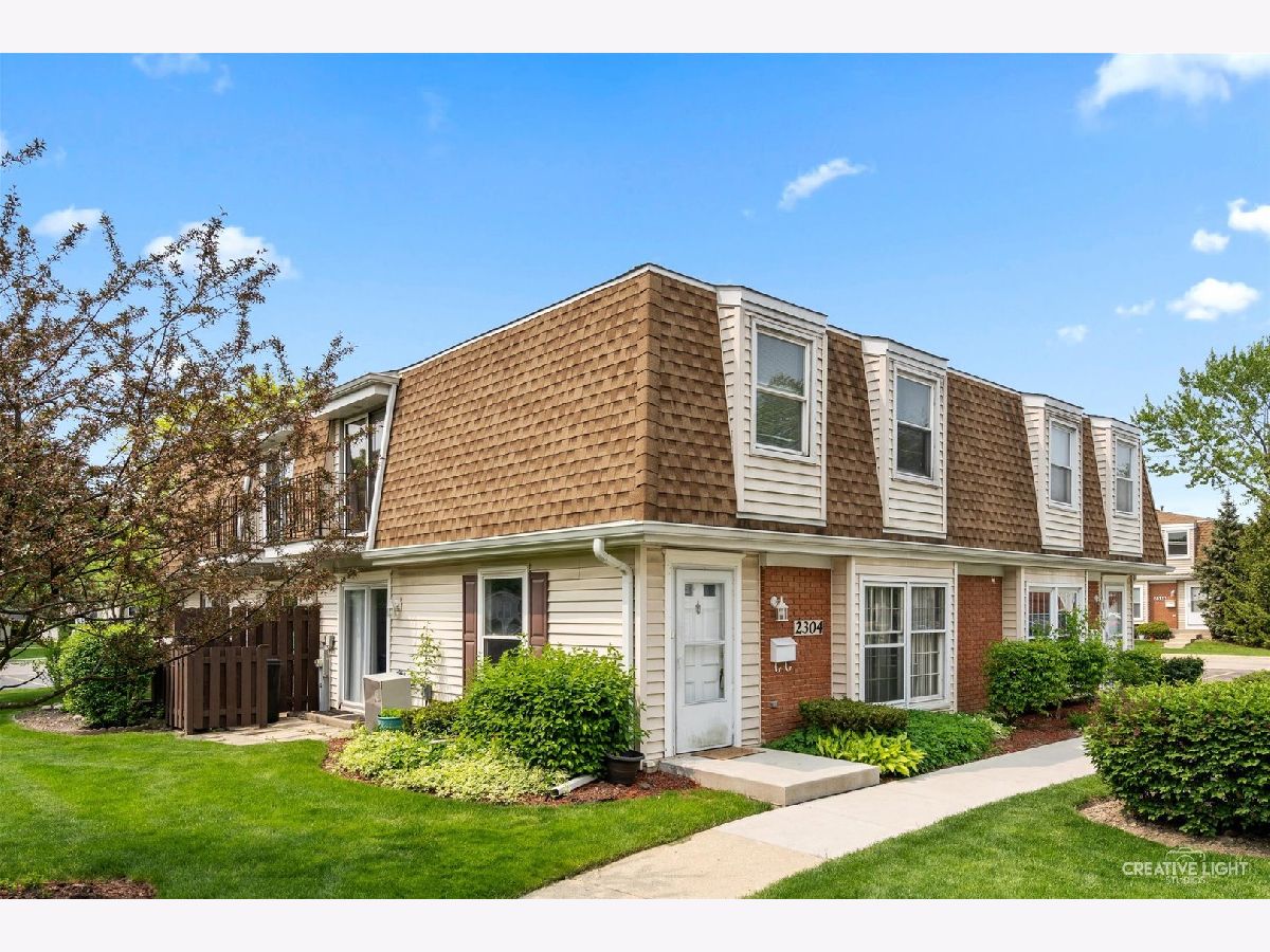 Townhomes & Condos Sold Sheffield Manor Schaumburg Illinois, 2304 Old Kings