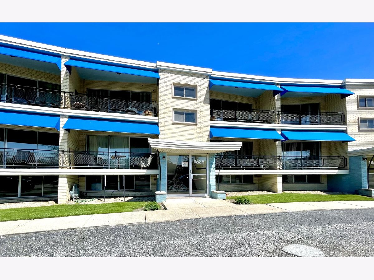 Condominiums & Homes Sold Fountain Blue Evergreen Park Illinois, 9535 Kedzie