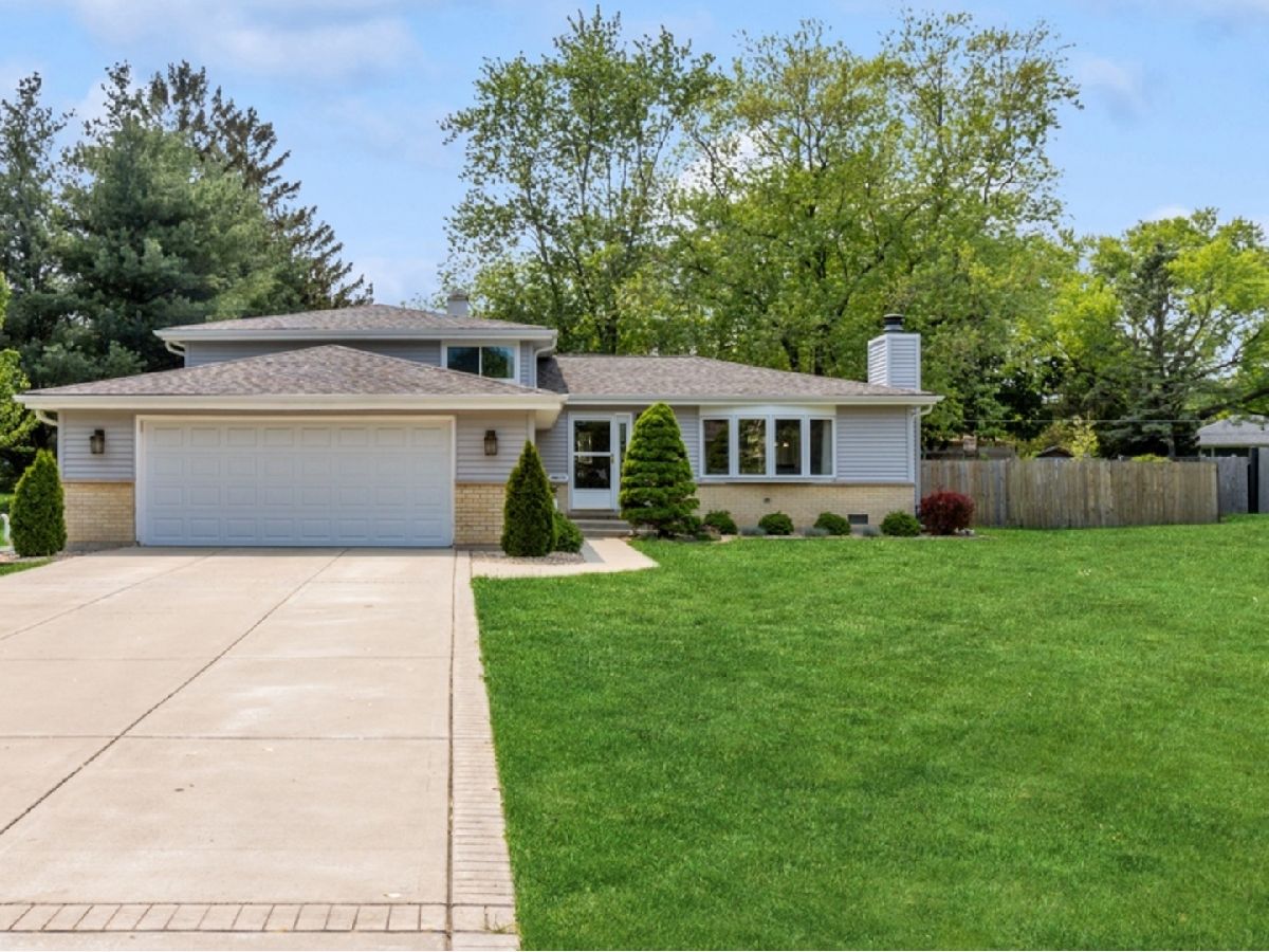 Homes Sold Winfield Knolls Winfield Illinois, 0N058 Robbins