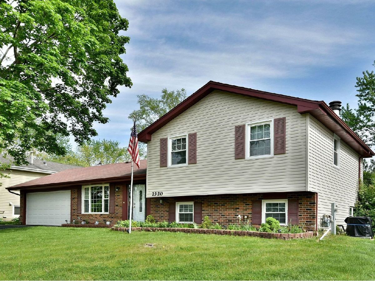 Homes & Condos & Townhomes Sold Woodlake Trails Hanover Park Illinois, 2320 Bayside