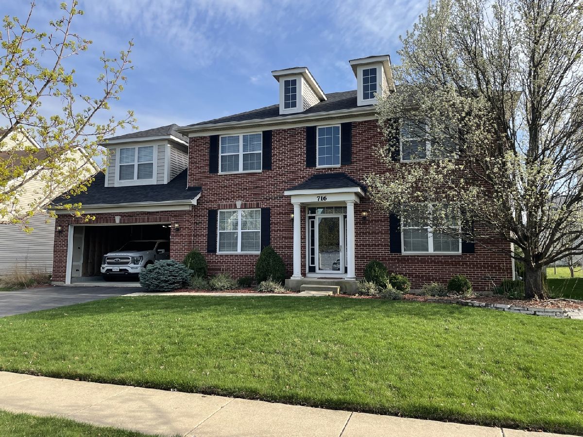 Churchill Club Oswego IL, Homes & Townhomes & Condos For Sale & For