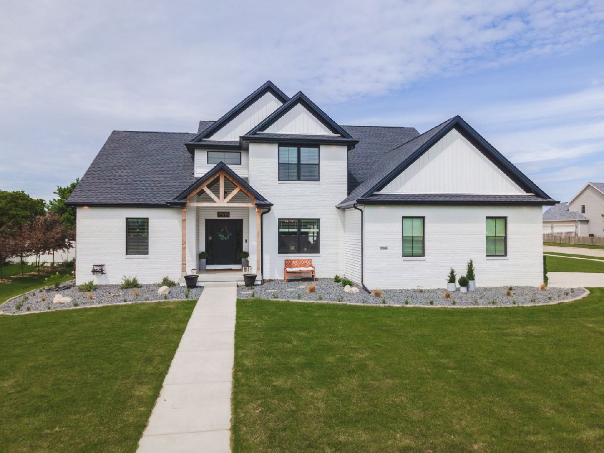 Homes & Condos & Townhomes Sold Eagle View Estates Bloomington Illinois, 2306 Riverwoods