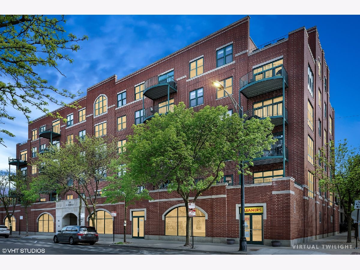 Condominiums Sold Washington Square Chicago Illinois, 1301 Washington