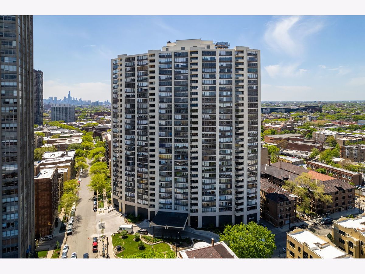 Condominiums Sold Lake Park Plaza Chicago Illinois, 3930 Pine Grove