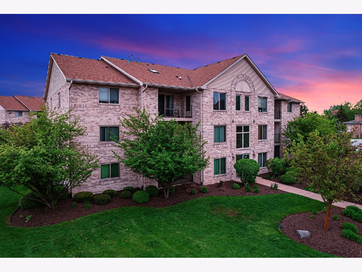 Condominiums Sold Sunchase Pointe Oak Forest Illinois, 6825 Forestview
