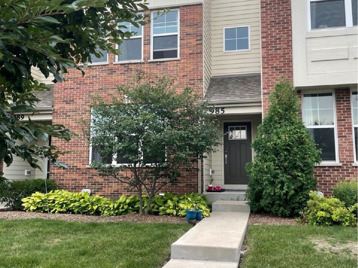 Townhomes Rented Union Square Aurora Illinois, 985 Times Square