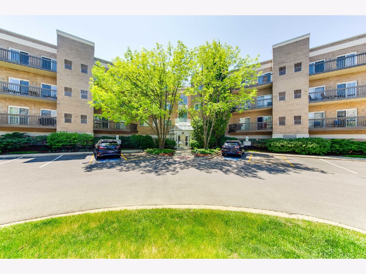 Condominiums & Homes Sold Manchester Green Buffalo Grove Illinois, 140 Manchester
