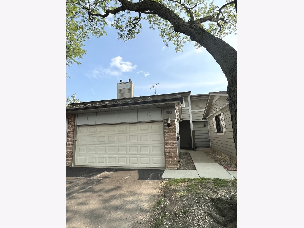 Townhomes Rented Park West Deerfield Illinois, 693 Mallard