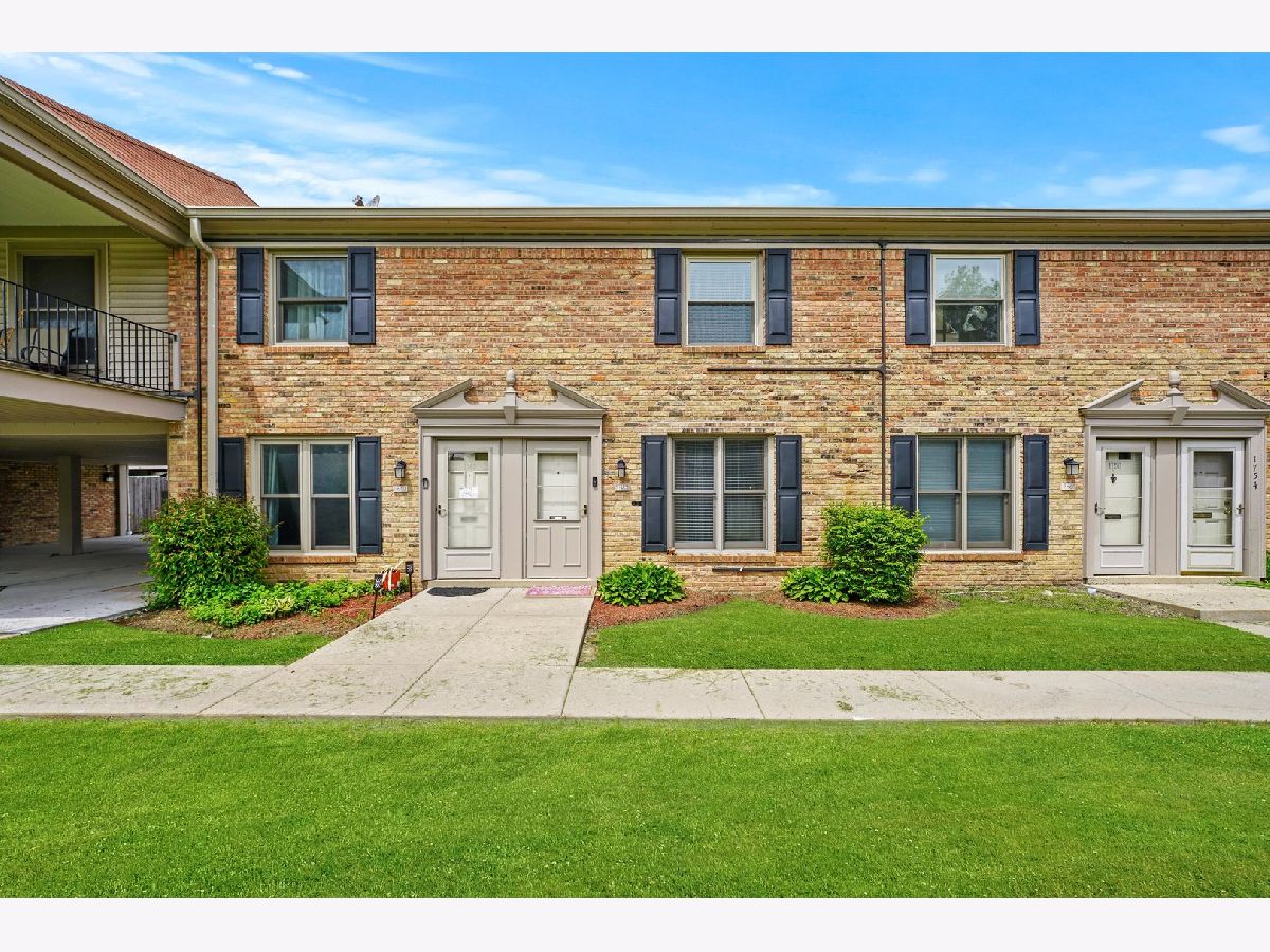 Townhomes & Condos Rented Hilldale Hoffman Estates Illinois, 1758 Sussex Walk