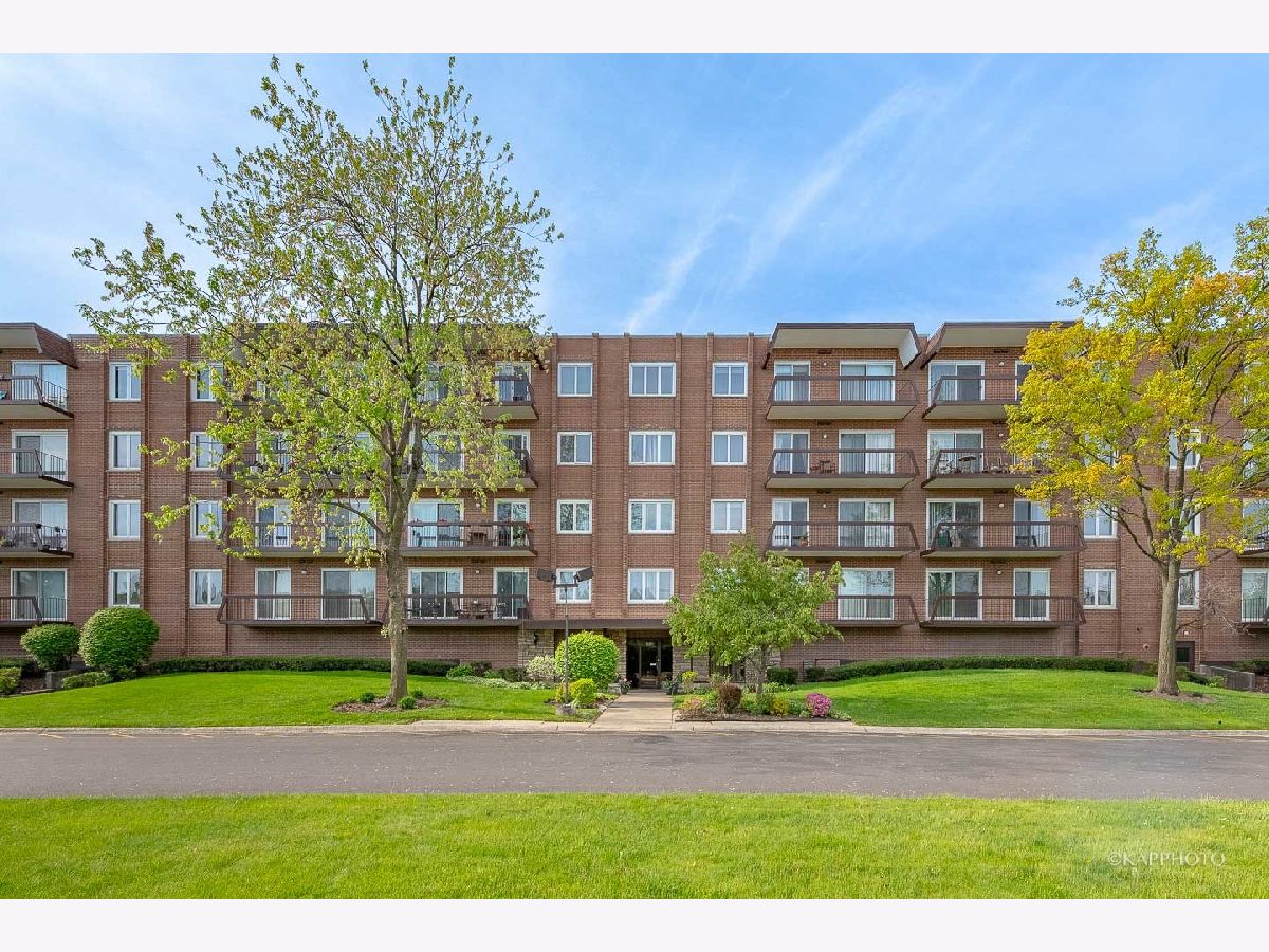 Condominiums Sold Washington Courte Niles Illinois, 8001 Courte