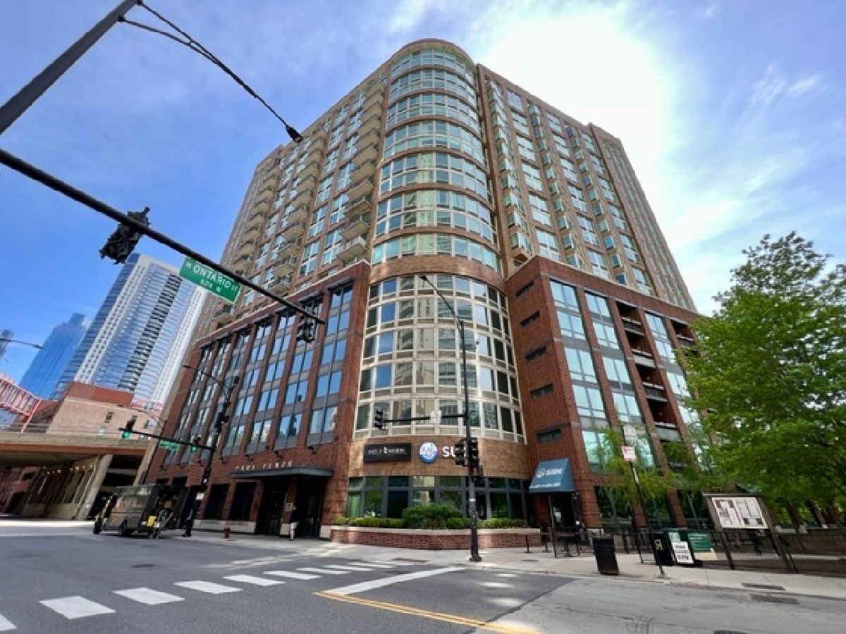 Condominiums Rented Park Place Chicago Illinois, 600 Kingsbury