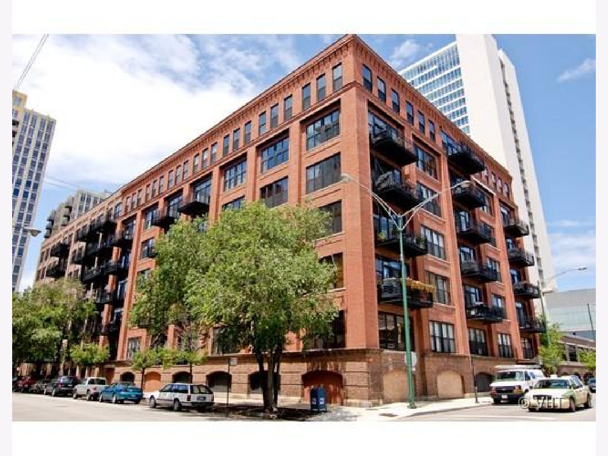 Condominiums Sold River North Commons Chicago Illinois, 520 Huron