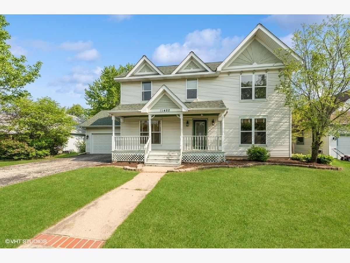Homes Sold Victorian Country Woodstock Illinois, 11480 Sparrow