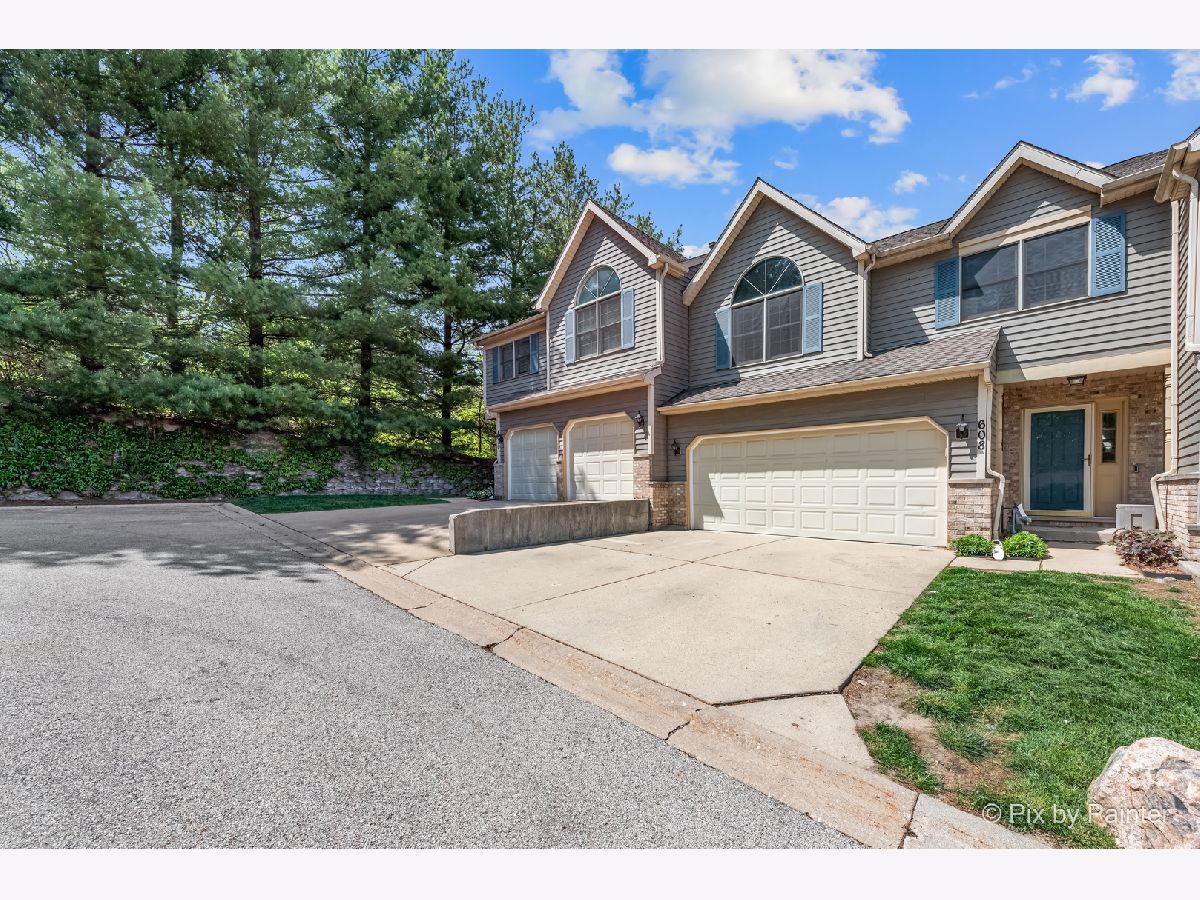 Townhomes Sold River Bluff Carpentersville Illinois, 608 River Bluff