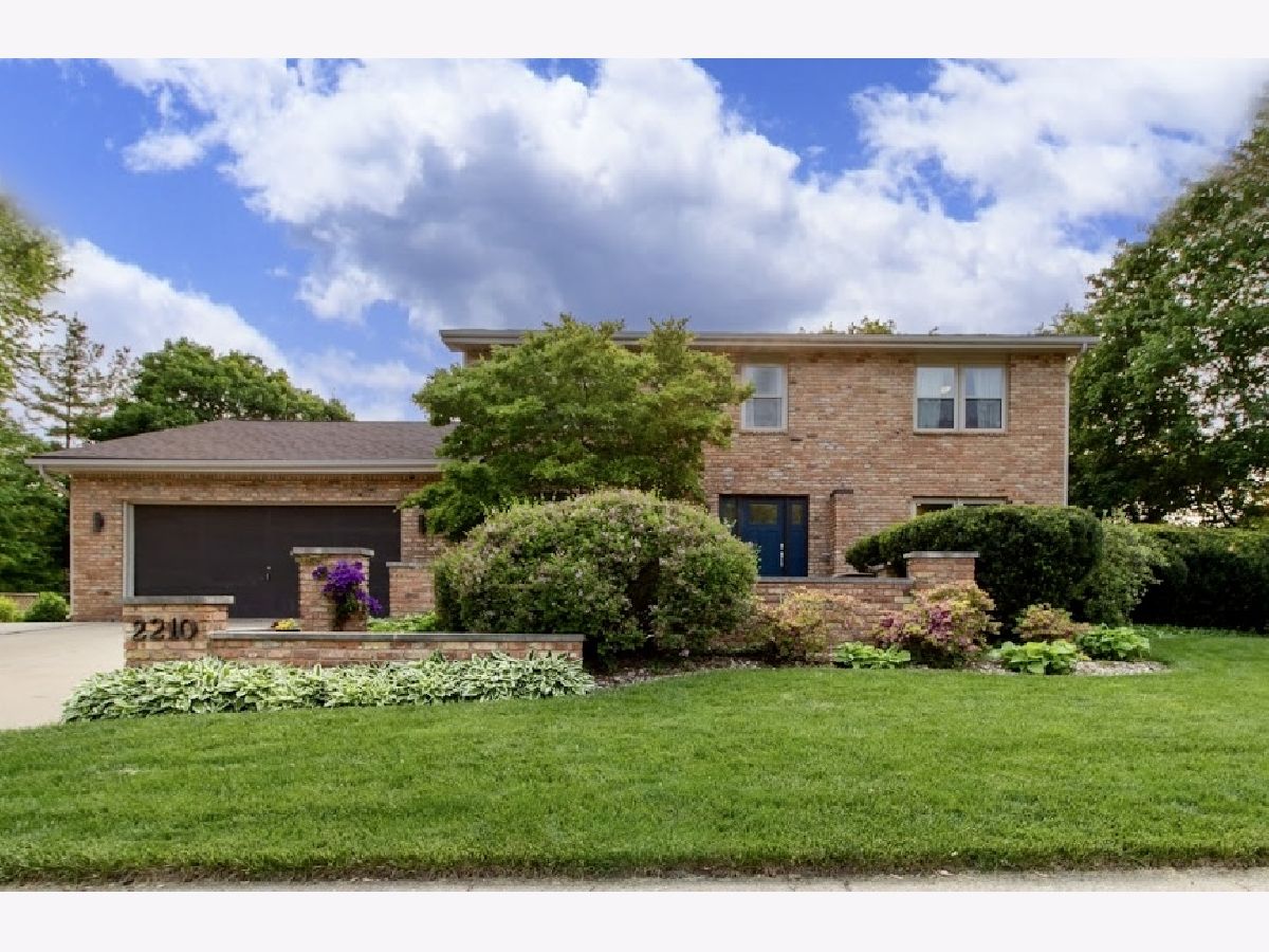 Homes Sold Hedgewood Bloomington Illinois, 2210 Woodfield