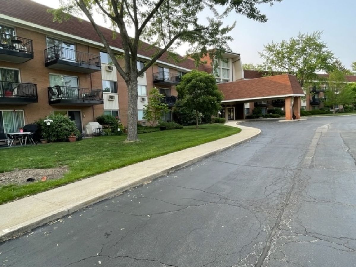 Condominiums Sold Royal Glen Glen Ellyn Illinois, 1188 Royal Glen