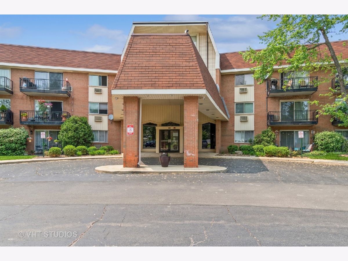 Condominiums Sold Royal Glen Glen Ellyn Illinois, 1188 Royal Glen