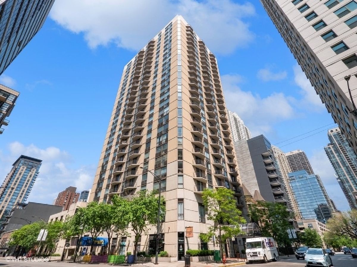 Condominiums Rented Hermitage Chicago Illinois, 70 Huron