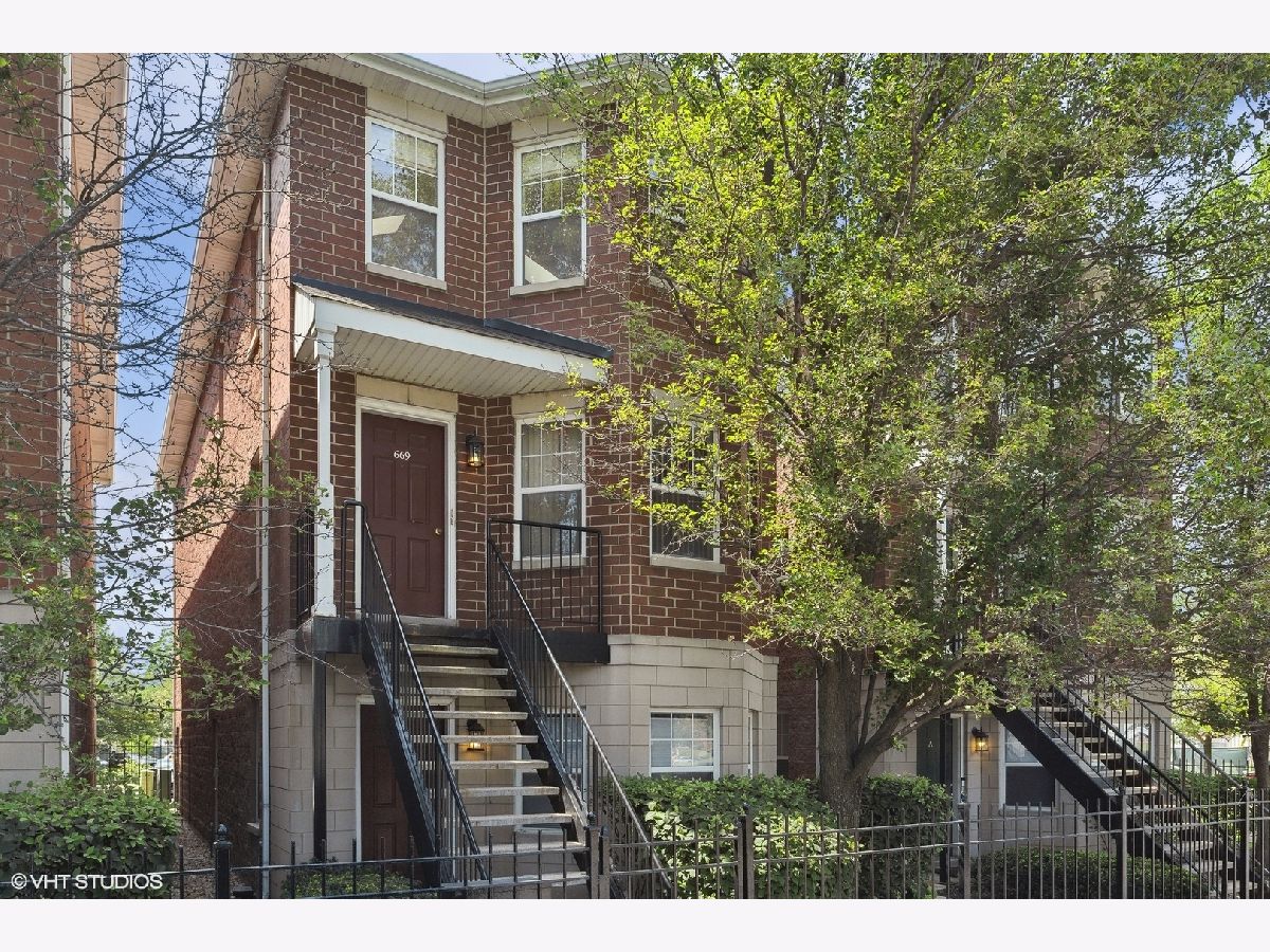 Condos & Townhomes & Homes Sold Old Town Village West Chicago Illinois, 669 Division