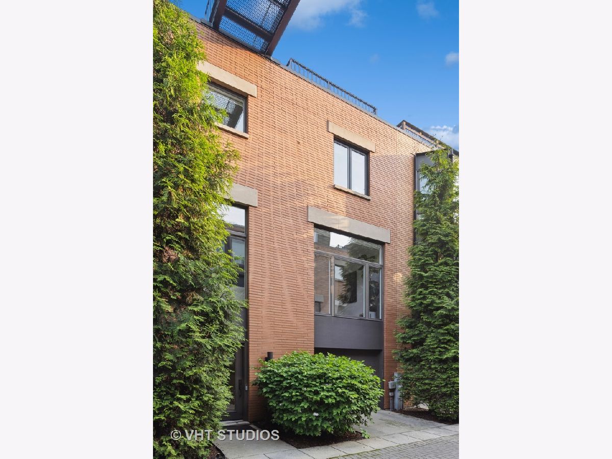Townhomes & Condos Sold Cleveland Court Chicago Illinois, 1439 Cleveland