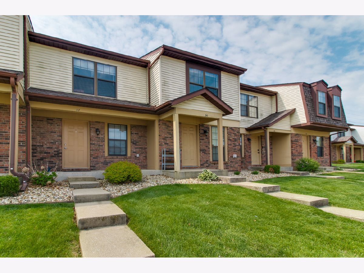 Condos & Townhomes Sold Woodridge Townhomes Normal Illinois, 700 Adelaide