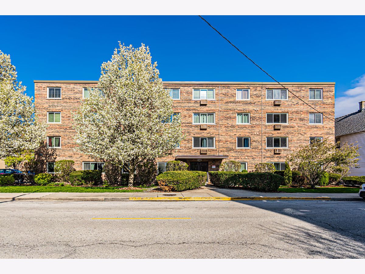 Condominiums Sold Graceland Terrace Des Plaines Illinois, 477 Graceland