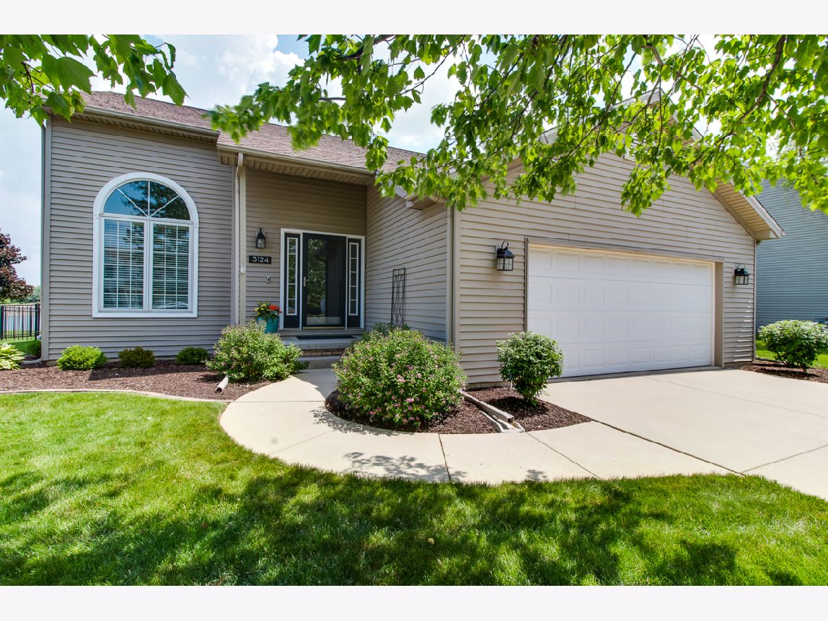Homes & Condos & Townhomes Sold Eagle Creek Bloomington Illinois, 3124 Monterey