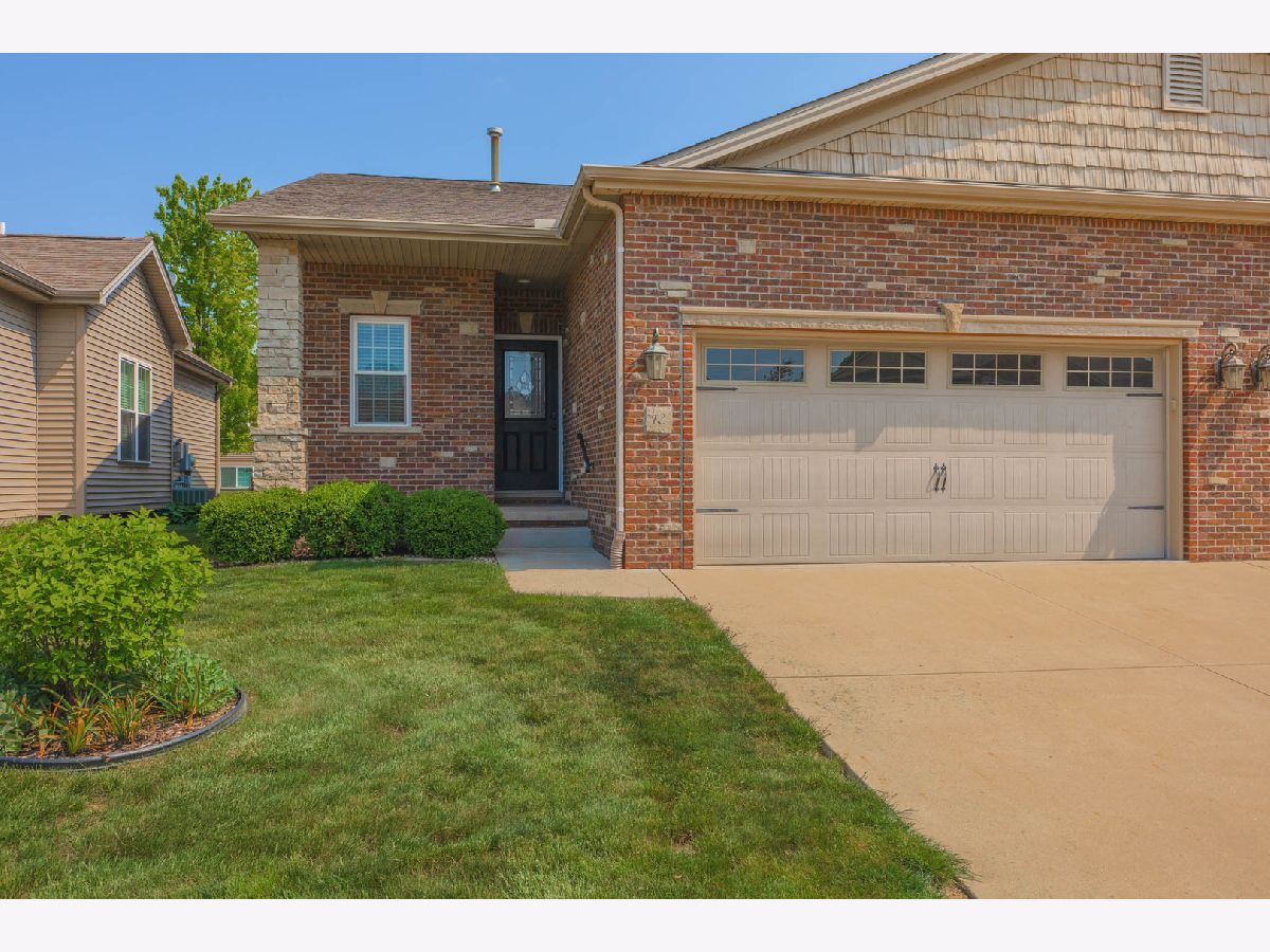 Condos & Townhomes & Homes Sold Villas At Eagle View South Bloomington Illinois, 12 Yukon
