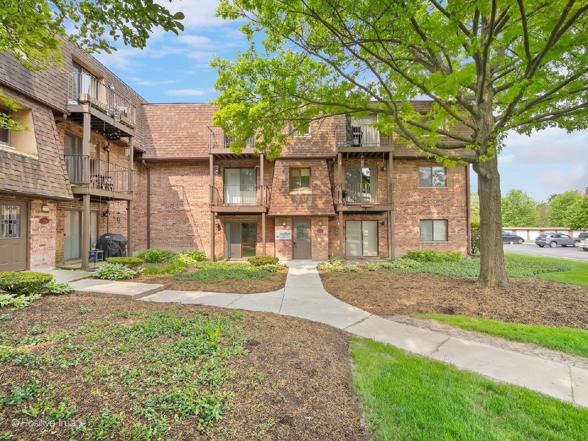 Condominiums Sold Hidden Valley Lombard Illinois, 1520 Fairfield