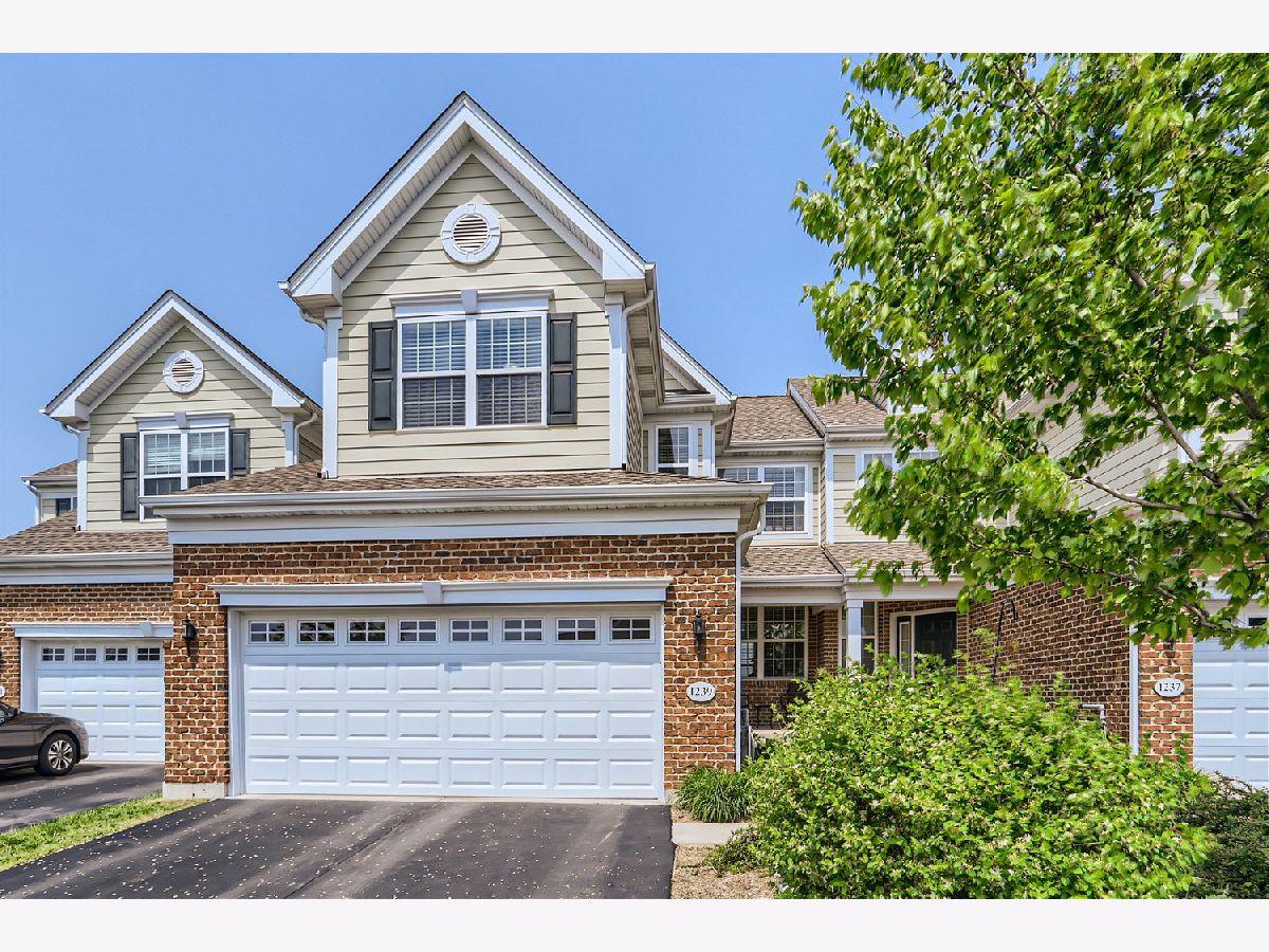 1239 Falcon Ridge Drive, Elgin, Illinois 60124 MLS 11788018 WinterCohen