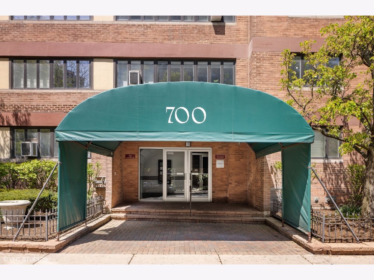 Condominiums Sold Bittersweet Condominiums Chicago Illinois, 700 Bittersweet