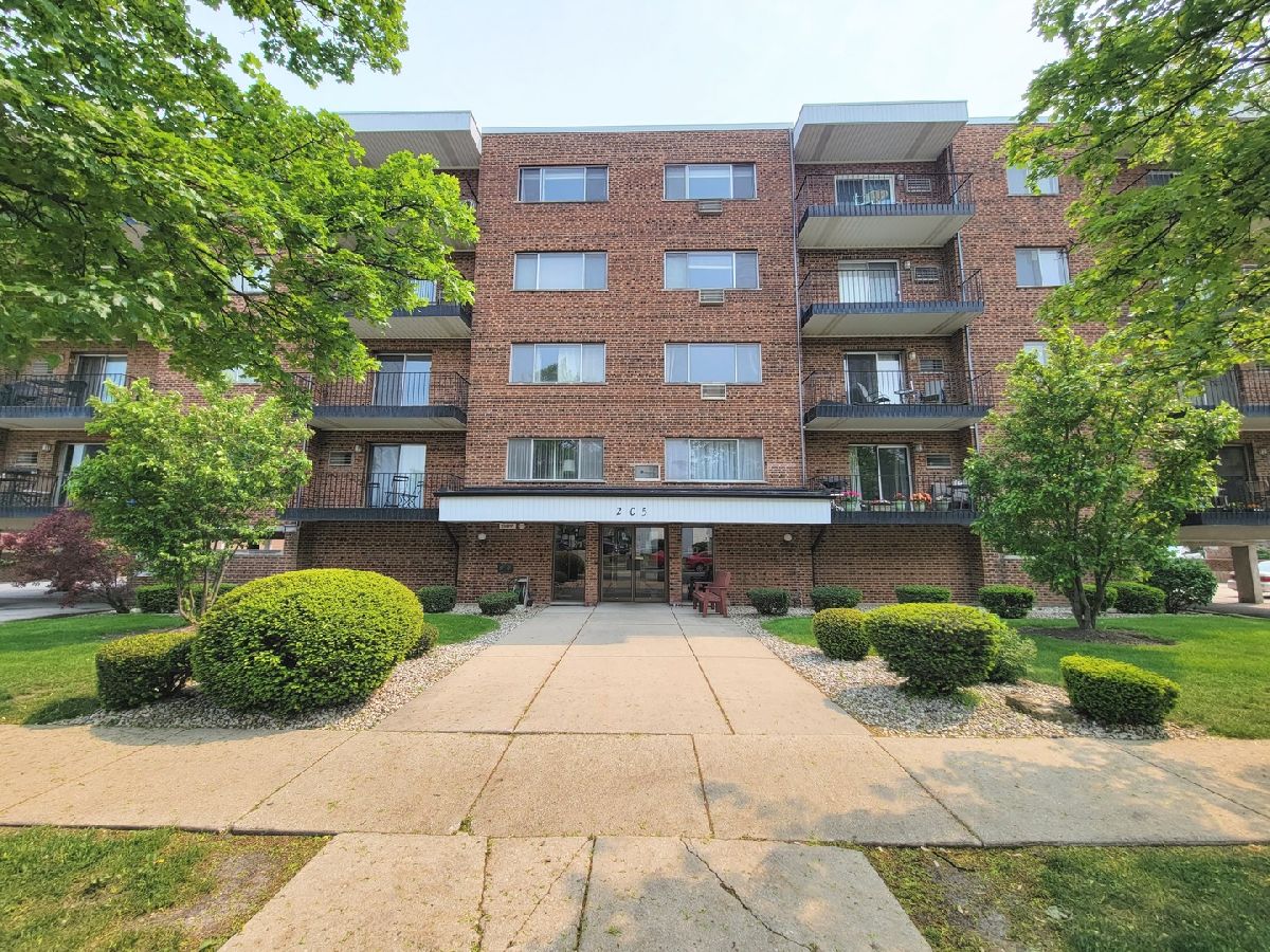 Condominiums Rented Liberty Manor Arlington Heights Illinois, 205 Miner