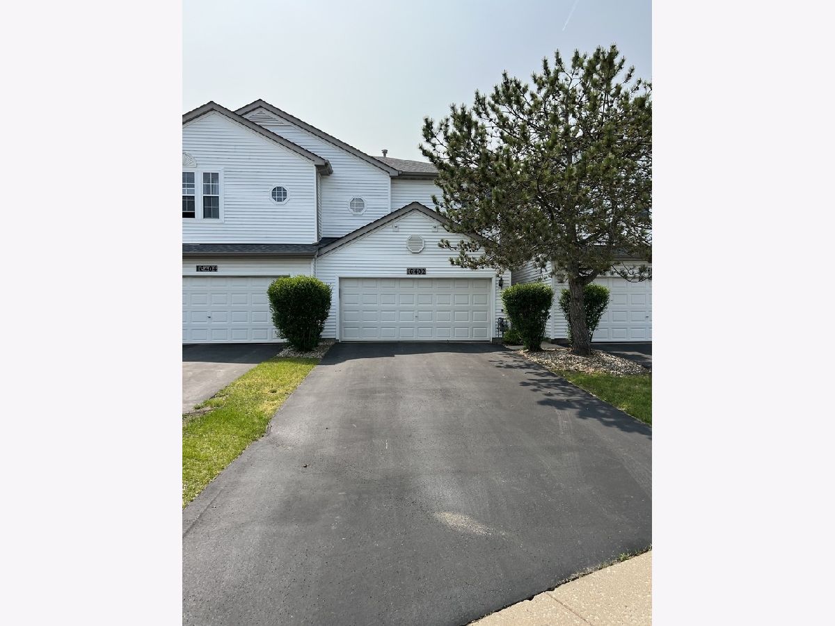 Townhomes & Condos & Homes Sold Victoria Crossing Lockport Illinois, 16402 Newcastle