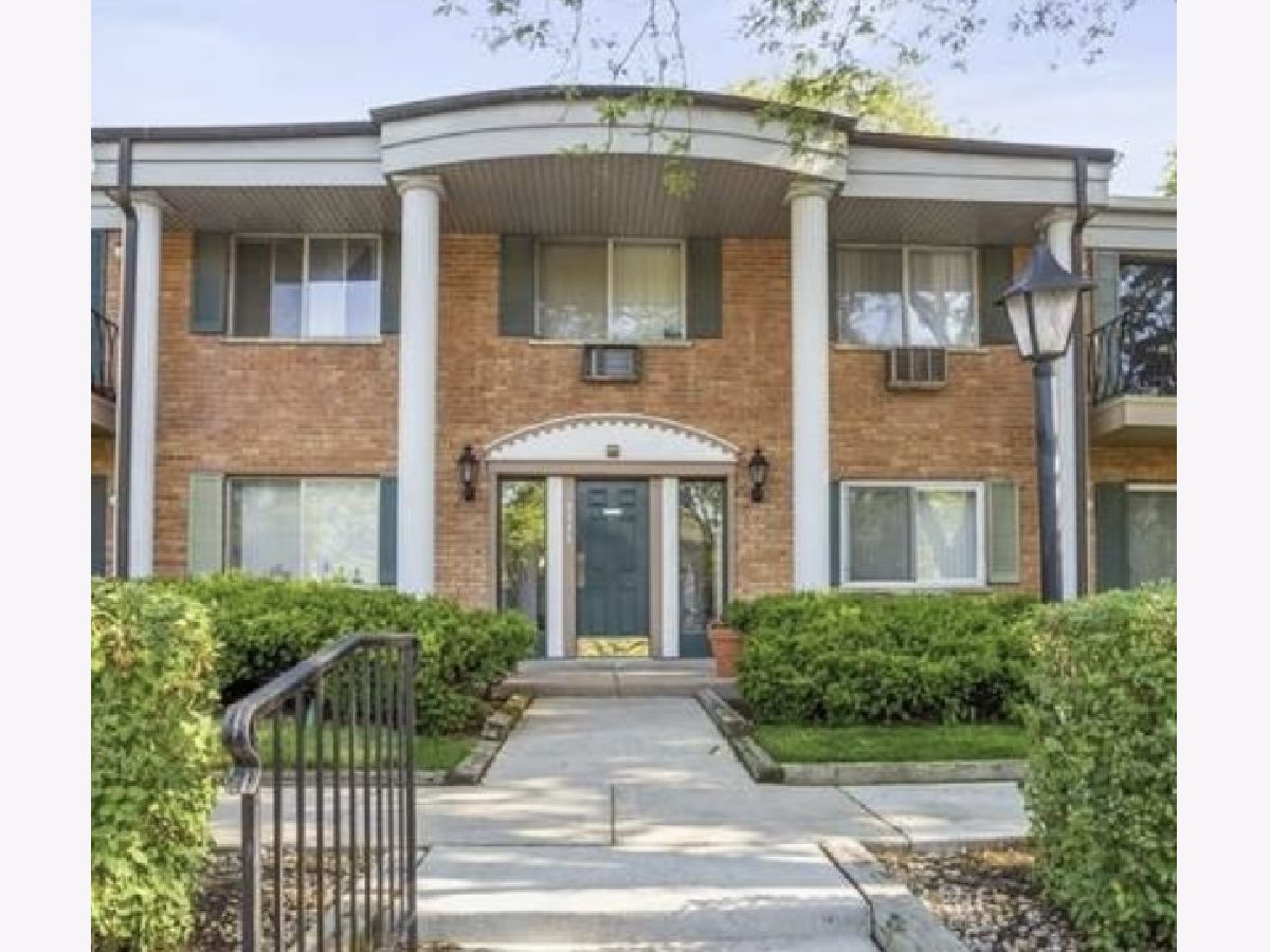 Condominiums & Homes Sold Brittany Place Arlington Heights Illinois, 2311 Goebbert